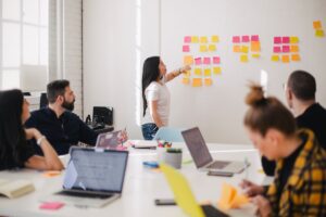 中小企業のAI人材育成——専門家を雇わなくても「使いこなせる組織」を作る方法
