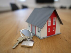 不動産業のAI活用——物件案内・書類作成・顧客対応を自動化して成約率を上げる